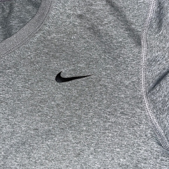 Nike Women's Dry Fit Legend Training Tee Heathered Gray Size Medium EUC - Picture 4 of 7